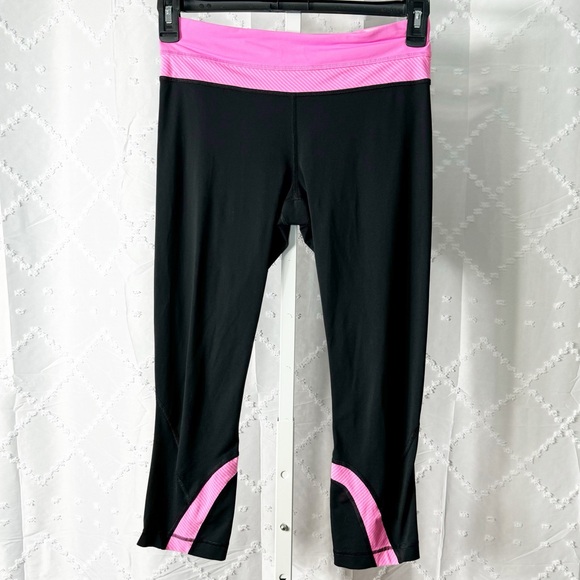 lululemon athletica Pants - 👀 #49 LULULEMON sz 6 black and pink crop leggings